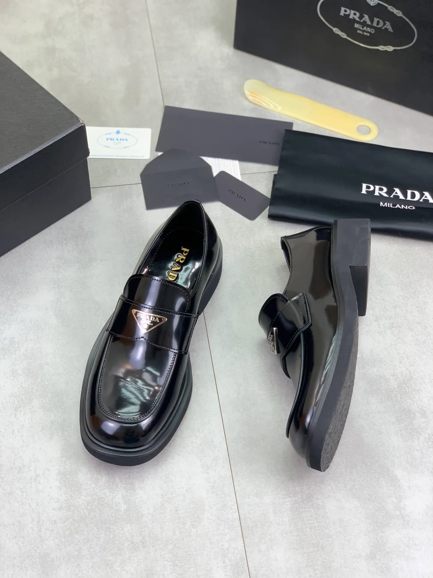 Factory price P840 💰Original quality, top version🔱 ＰＲＡＤＡPrada. Men's business casual leather shoes, top quality cow leather. 1:1 shipment ⬆️Luxurious and noble, all made of imported original first-layer fine suede cowhide, just to create a more comfortable wearing experience. Upper: original comfortable open-edge bead-rubbed calfskin ➕Top imported water-dyed full cow lining, original high-end lightweight and comfortable TPU combination bottom ✔️Code number: 39-44 (38 45 Can be customized)
